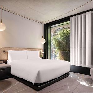 Deluxe Room Accessible
